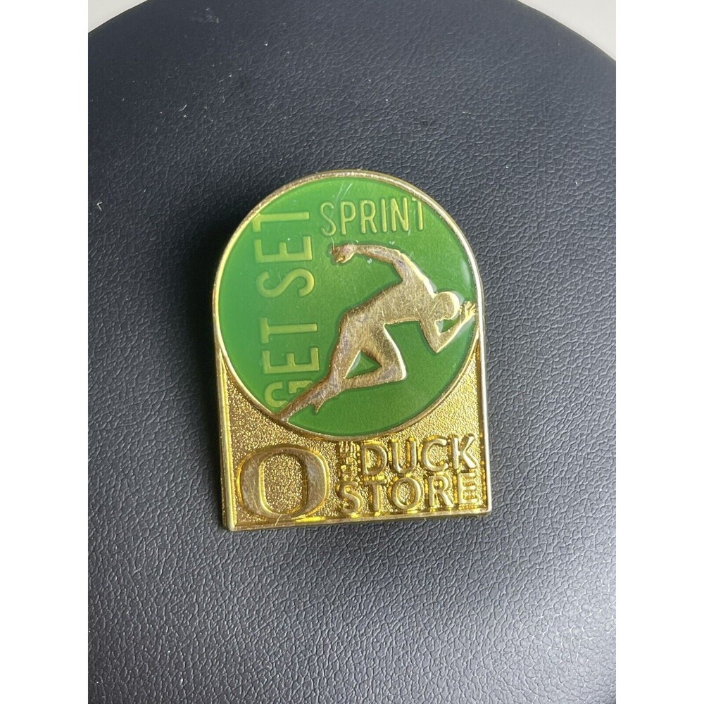 University Of Oregon The Duck Store Ducks Sprint Get Set Track & Field Pin (68)